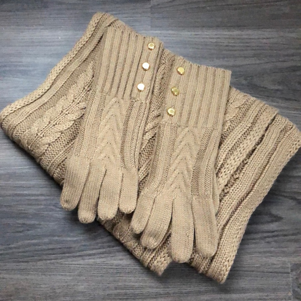 Scarf and gloves set